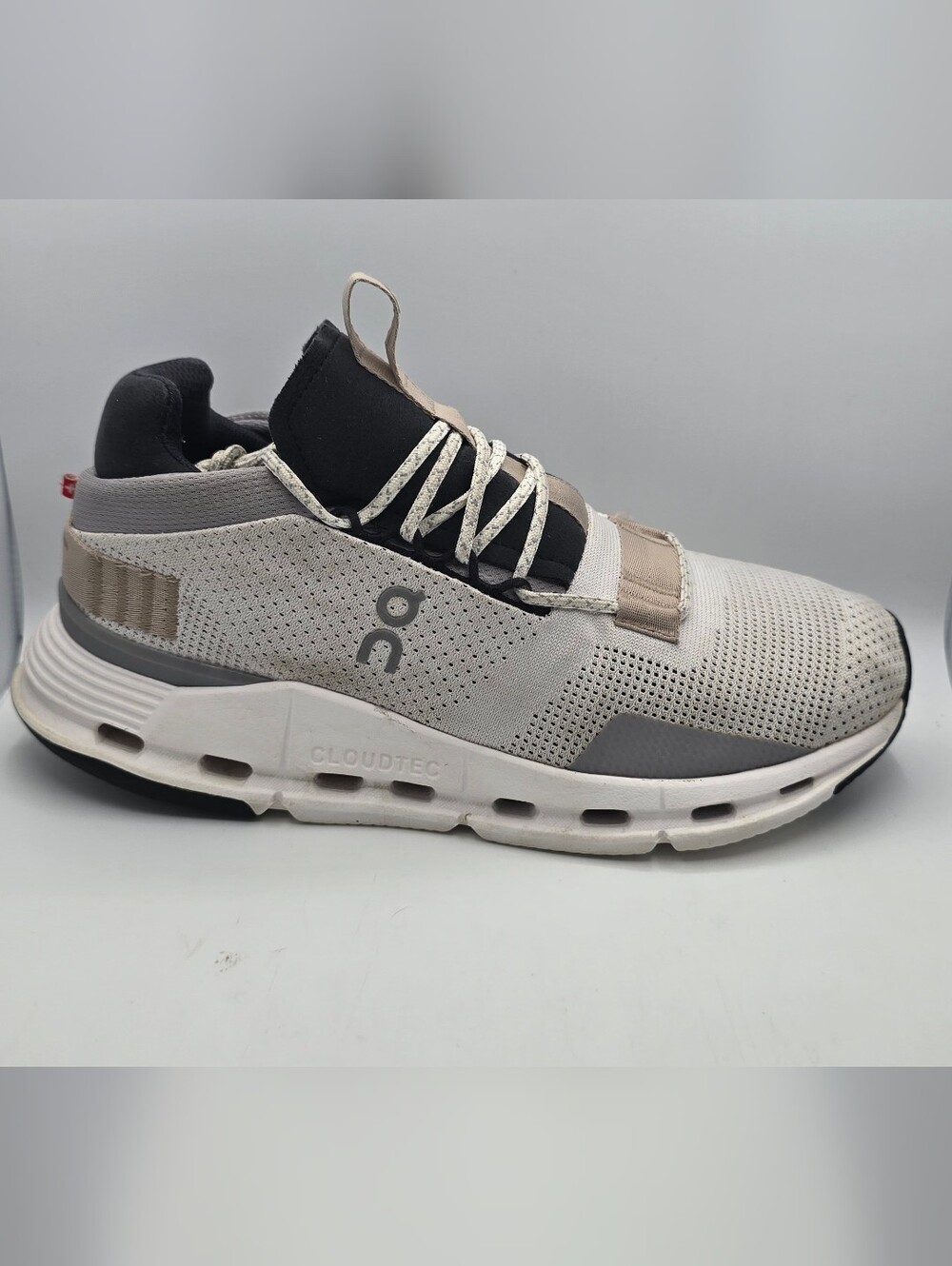 ON CLOUD WOMEN'S CLOUDNOVA RUNNING SHOES WHITE/BLACK SIZE 7